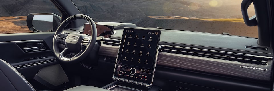 L’habitacle du GMC Sierra EV 2026 vu par le passager avant.
