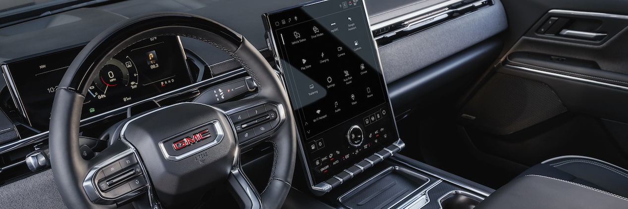 Vue rapprochée du volant du GMC Sierra EV 2026.