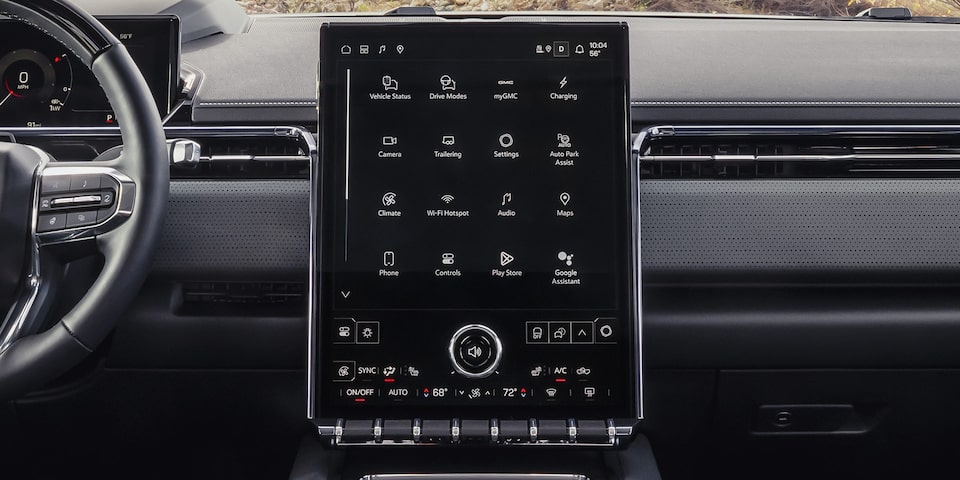 Vue rapprochée du système d’infodivertissement haut de gamme du GMC Sierra EV 2026.