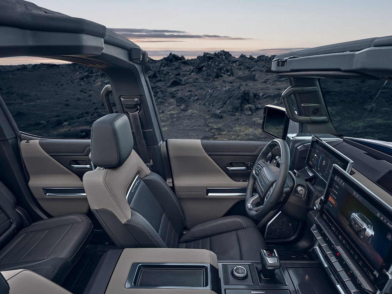 Vue latérale de l’habitacle du VUS GMC Hummer EV 2026.