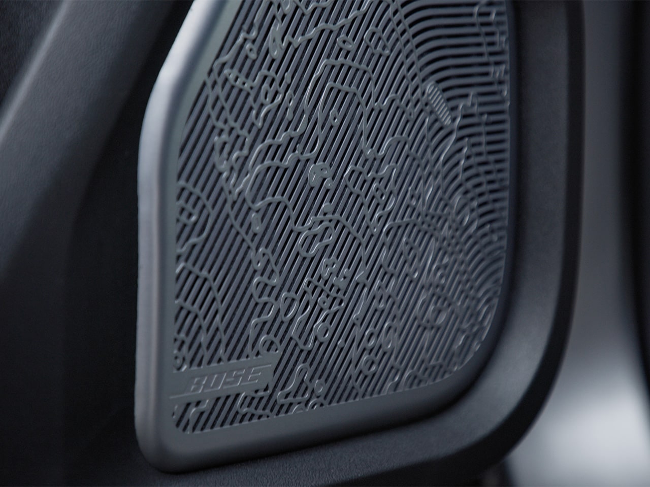 Vue rapprochée d’un haut-parleur du système sonore Bose du VUS GMC Hummer EV 2026.