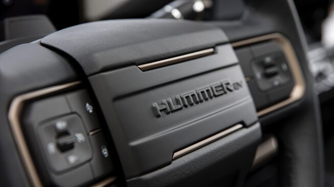 Commandes du tableau de bord du Hummer EV.