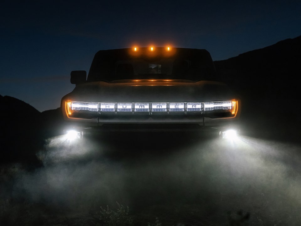 Présentation de la commande automatique des phares du HUMMER EV.