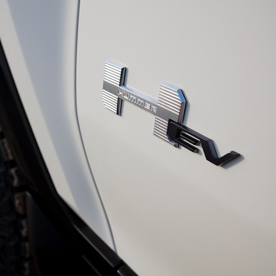 Logo of the GMC Hummer on a white vehicle.