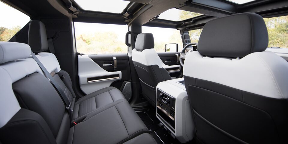 Intérieur à thématique horizon lunaire du Hummer EV.