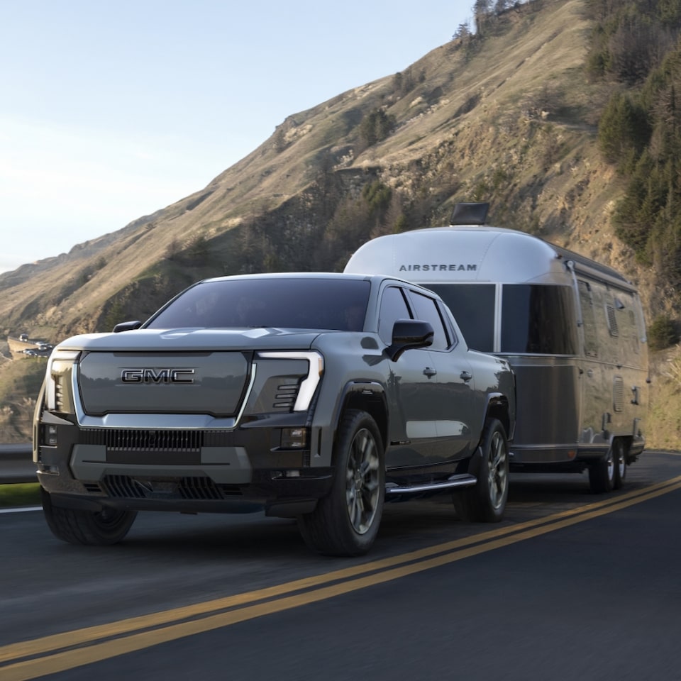 Capacité de remorquage du Sierra EV Denali édition 1 en lumière.