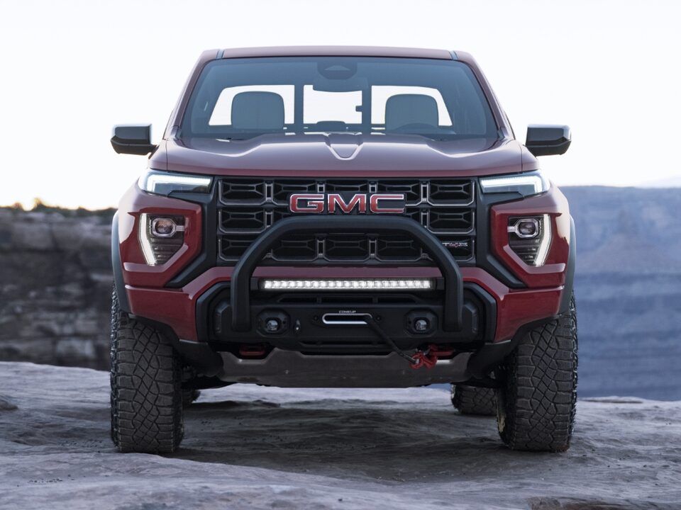 Front view of the 2023 GMC Canyon AT4X.