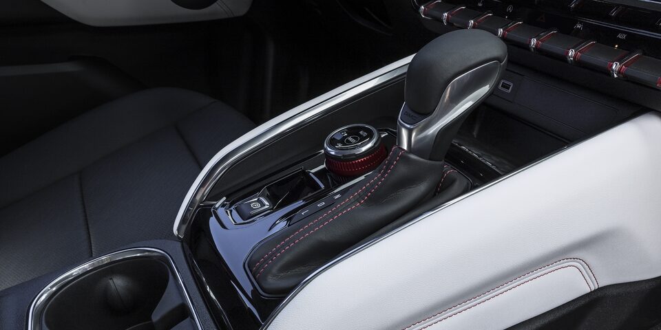 2023 GMC Canyon AT4X centre controls.