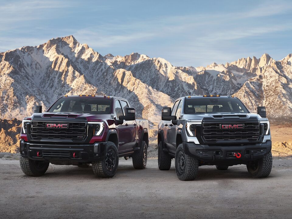  Le GMC Sierra HD AT4X 2024 et le AT4X édition AEV.