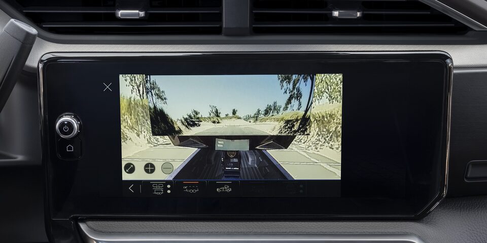 Enhanced transparent trailer view of the 2024 GMC Sierra HD camera system.