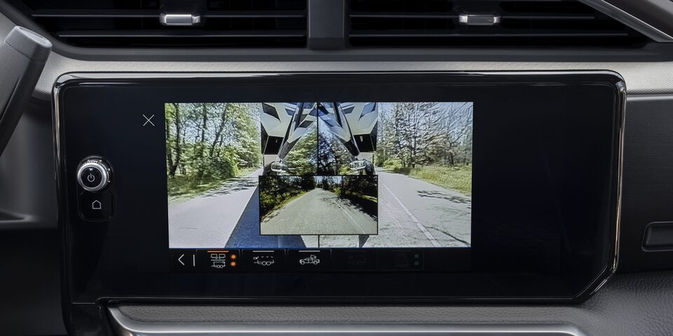 Picture-in-picture view of the 2024 GMC Sierra HD camera system.