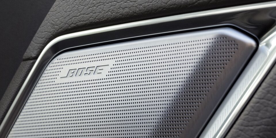 Système sonore série haut de gamme de Bose à 12 haut-parleurs du Sierra HD Denali 2024.