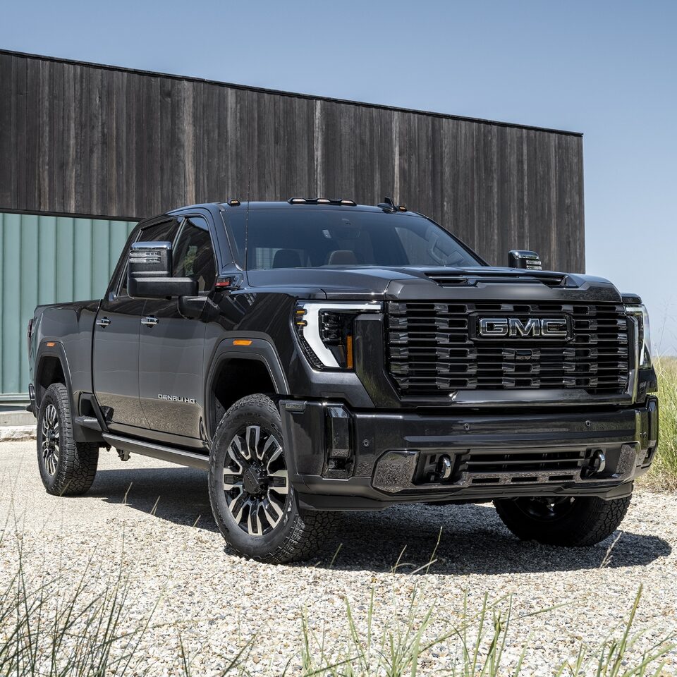 Front profile view introducing the new 2024 Sierra HD Denali Ultimate.
