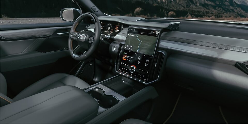 Grand dégagement aux jambes dans l’habitacle du GMC Acadia AT4 2024.