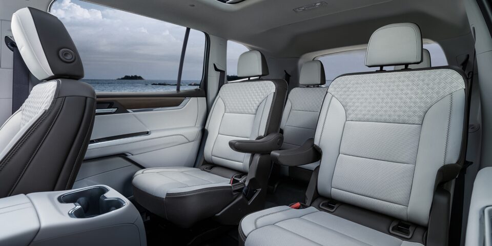 Configuration 8 places du GMC Acadia Denali 2024 édition Élévation.