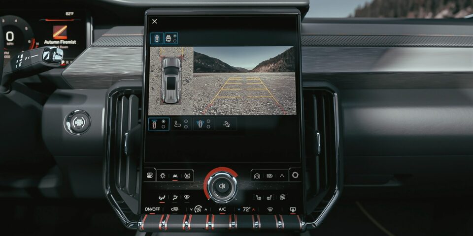 9 vues de caméra en option sur le GMC Acadia AT4 2024.