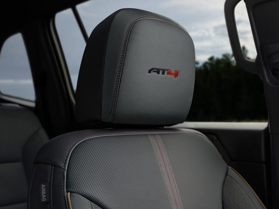 Appuie-tête confortable du GMC Acadia AT4 2024.