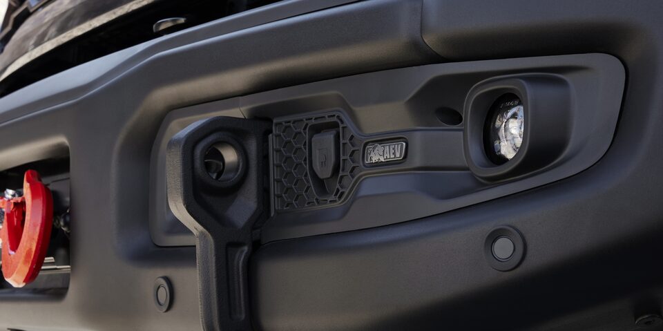 Pare-chocs arrière en acier estampé AEV du GMC Sierra HD AT4X 2024 édition AEV.