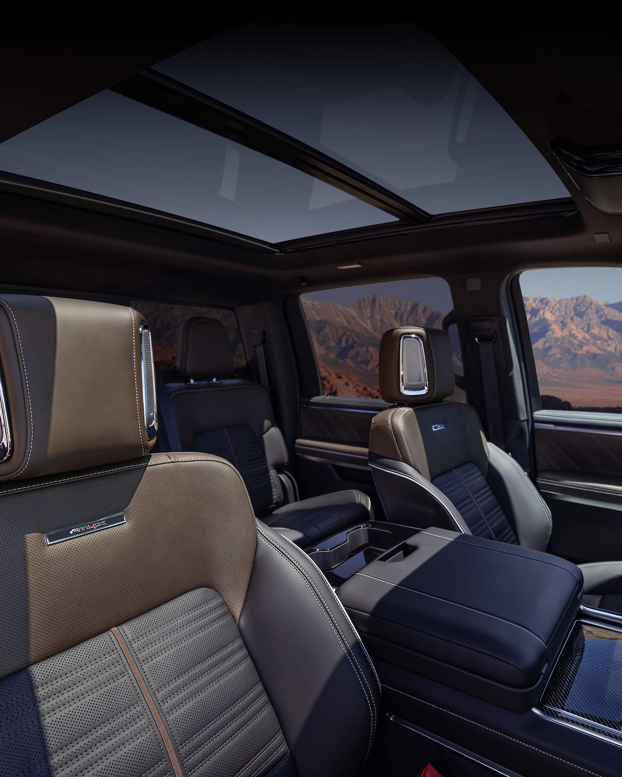 Sièges passagers au deuxième rang du GMC Sierra 1500 2027 de nouvelle génération.