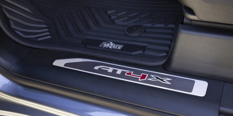 Sierra AT4X AEV Edition stepping board.