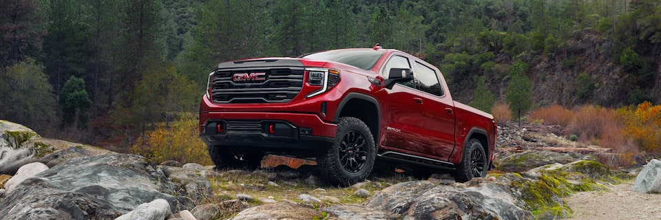 2022 GMC Sierra Denali HUD and steering wheel.