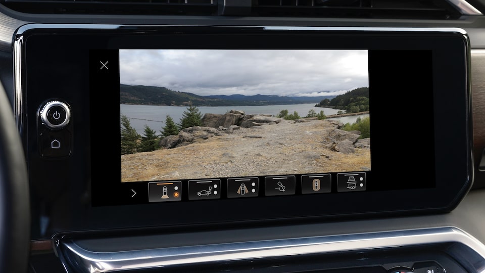 2022 GMC Sierra infotainment.