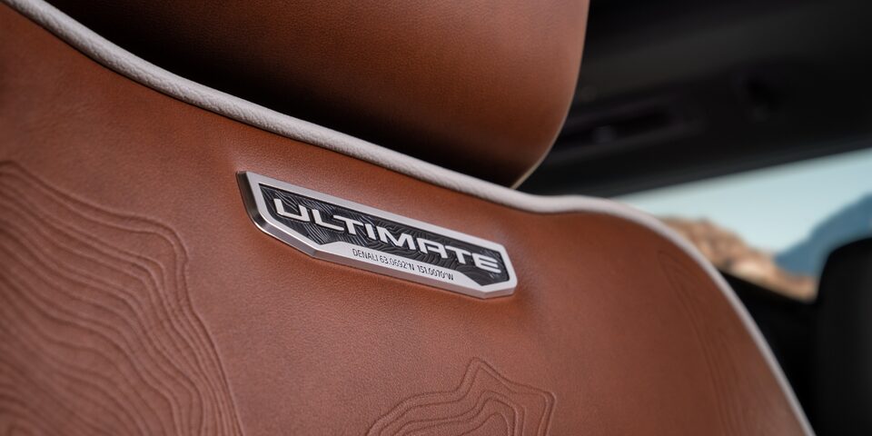 Emblème du GMC Yukon Denali Ultimate 2023.