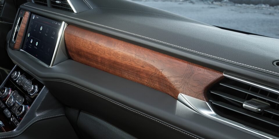 Garnitures de bois du GMC Yukon Denali Ultimate 2023.