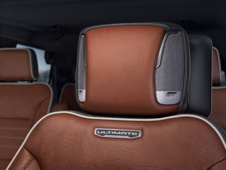 Haut-parleurs Bose intégrés aux sièges du GMC Yukon Denali Ultimate 2023.