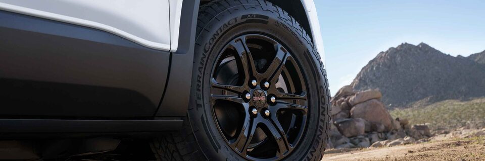 2021 GMC Acadia AT4 wheel.