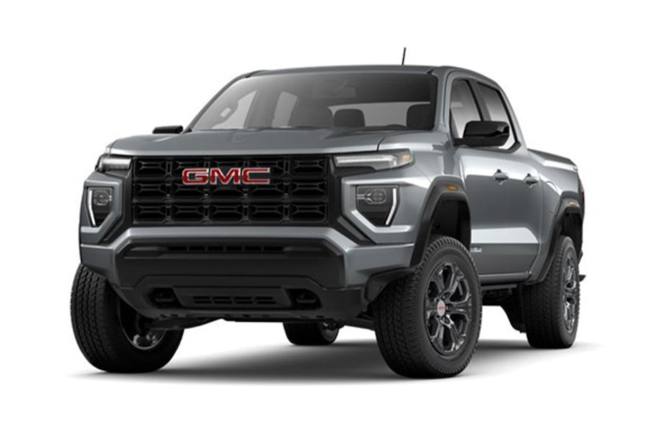 GMC Canyon Élévation 2023 en sterling métallisé.