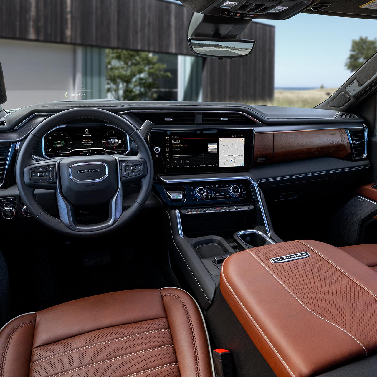 Le volant et l’écran du système d’infodivertissement du pick-up GMC Sierra HD.