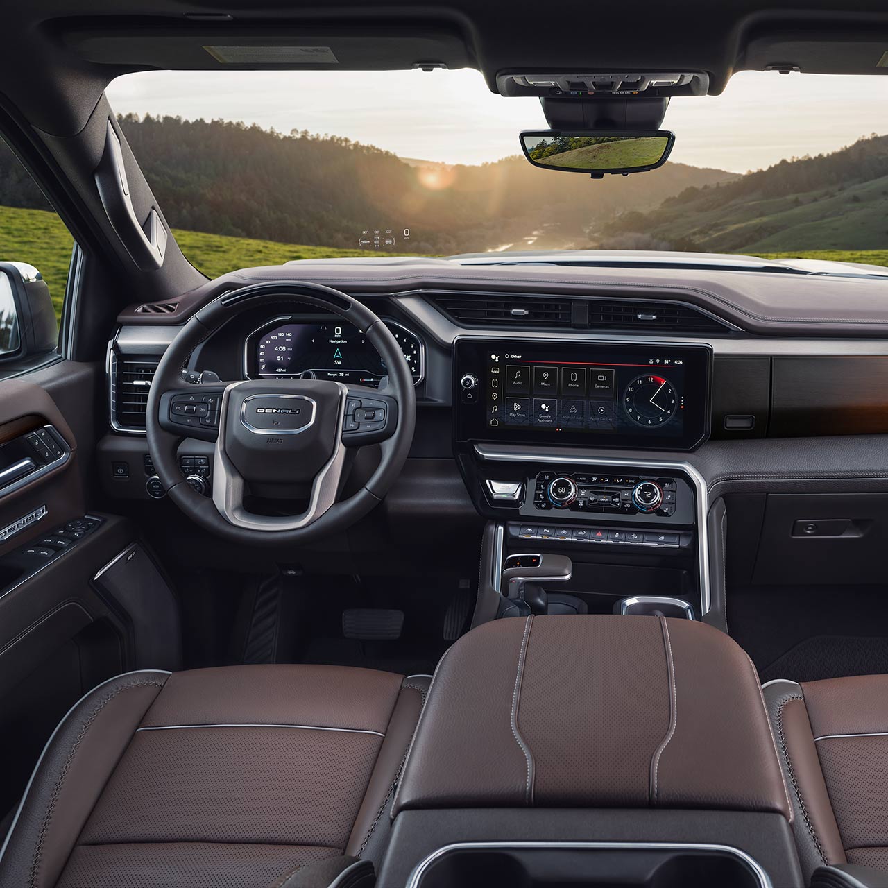 Le volant et l’écran du système d’infodivertissement du camion pleine grandeur GMC Sierra 1500.