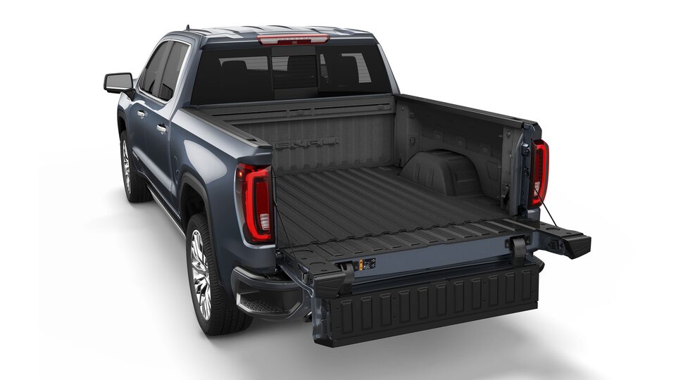 L'ouverture complète du hayon du GMC Sierra 1500.