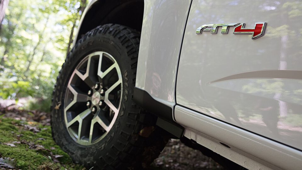 GMC Canyon AT4 2022 équipé de roues.