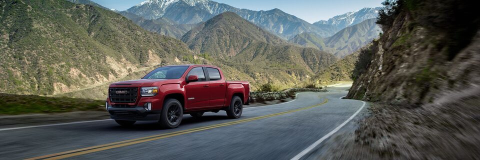 GMC Canyon Elévation 2022 sur la route.