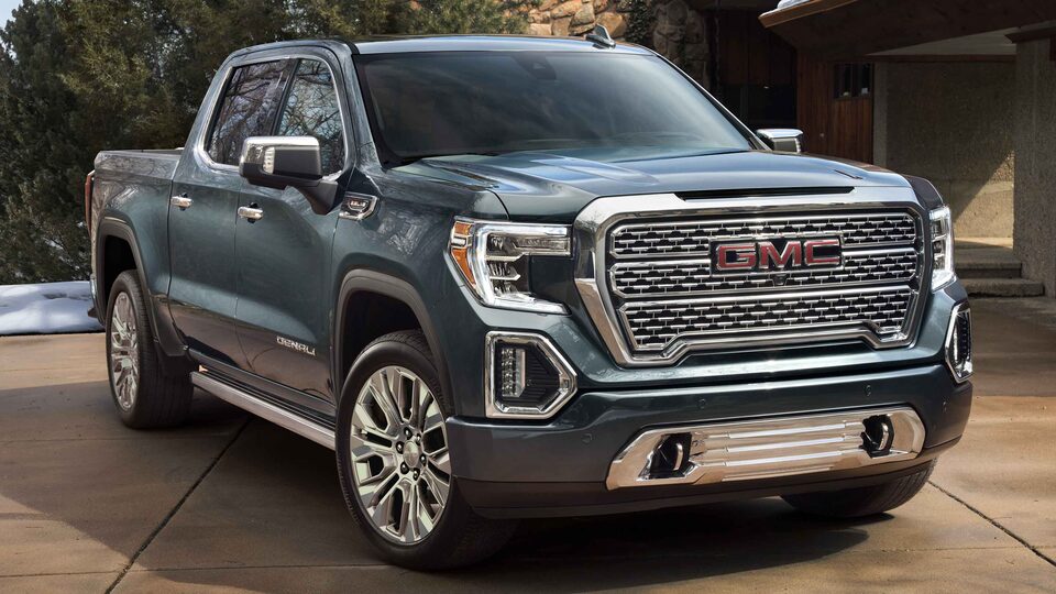2022 GMC Sierra 1500 front side view.