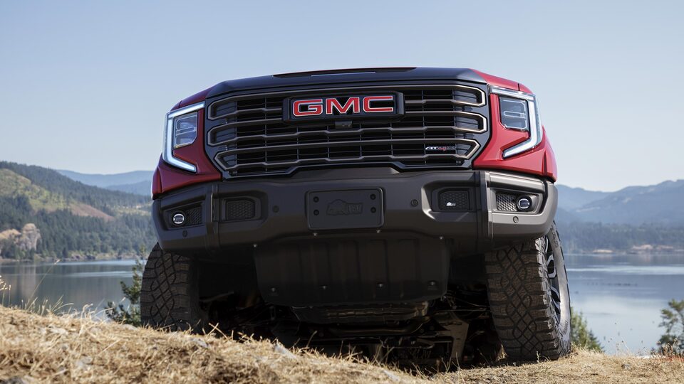 2023 GMC Sierra 1500 AT4X: Front grille.