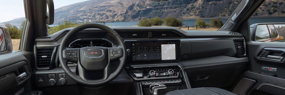 Vue de l’habitacle du GMC Sierra AT4X 2023.