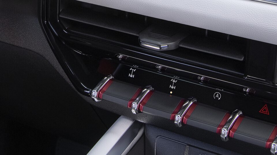 2023 GMC Canyon AT4X eLockers.