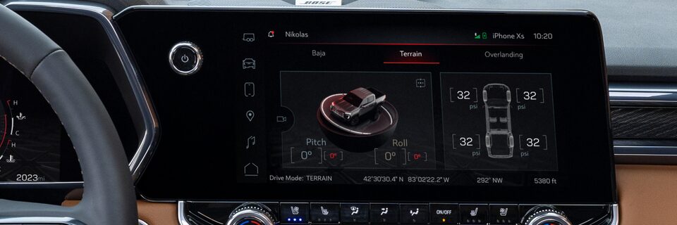2023 GMC Canyon infotainment system.
