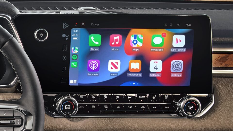 2023 Canyon infotainment system featuring Apple CarPlay.