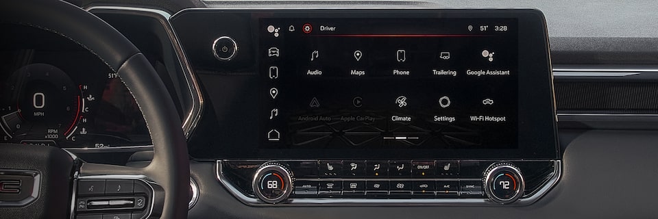 Tableau de bord du GMC Canyon Élévation 2023 avec le système d’infodivertissement.