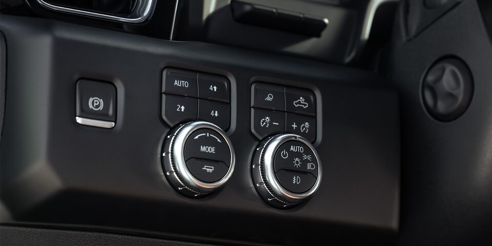Selectable traction modes on the 2024 GMC Sierra 1500 AT4.