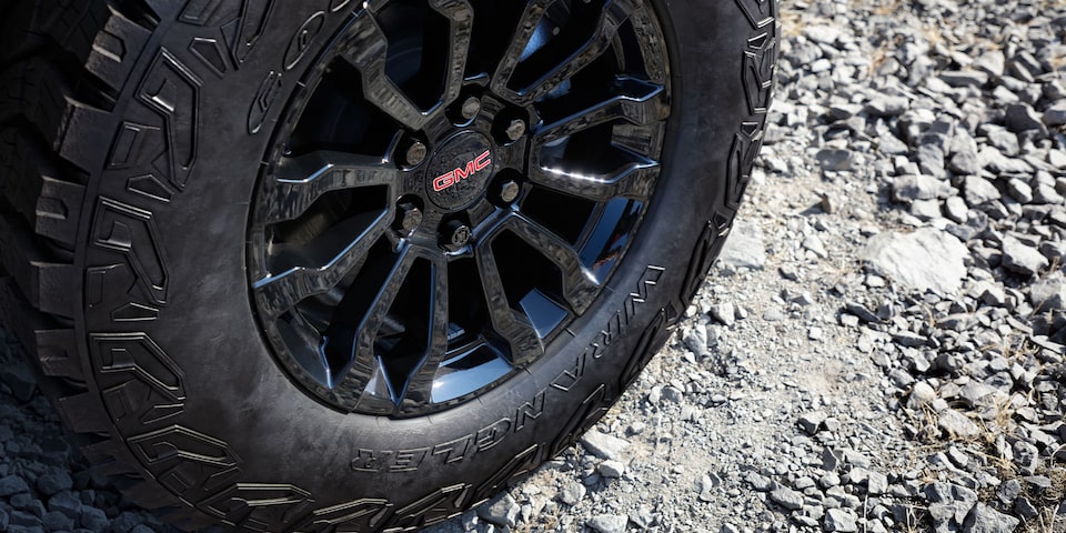 Gloss-black aluminum wheels of the 2024 GMC Sierra 1500 AT4.