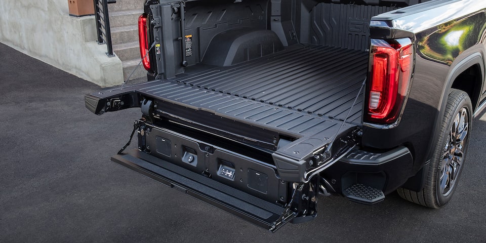 Abaissement du hayon MultiPro du GMC Sierra 1500 Denali 2024.