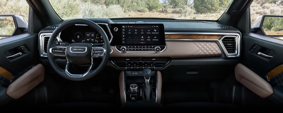 Bold and striking interiors of the 2024 GMC Canyon.