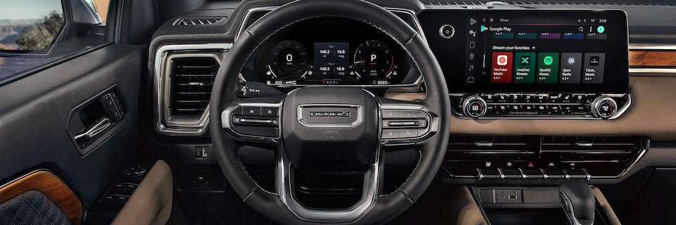 Vue d’ensemble de l’habitacle côté conducteur du GMC Canyon Denali 2025.