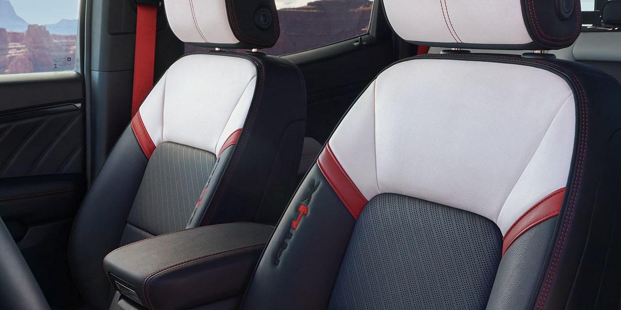 Les sièges confortables du GMC Canyon AT4X 2026.