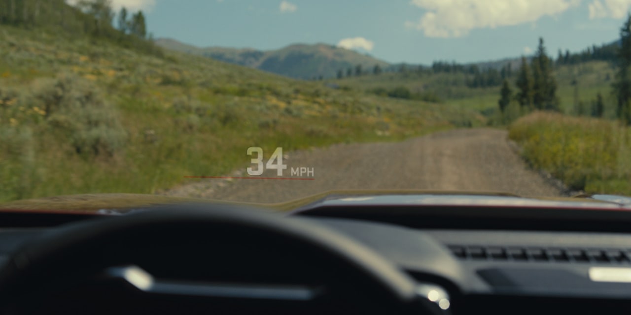 Vue rapprochée du dispositif de visualisation tête haute du GMC Canyon AT4 2026.